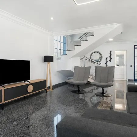 Villa Edén House By