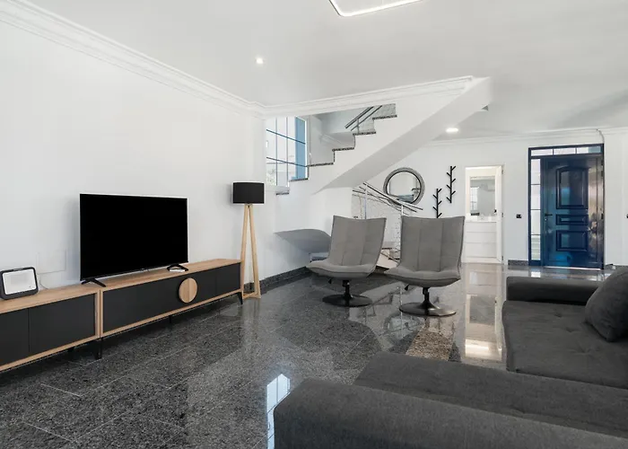 Villa Edén House By